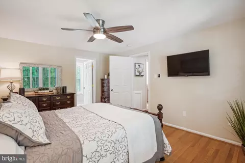 Bedroom - 924 Pointer Ridge Dr, Gaithersburg, MD 20878 photo 3 of 11