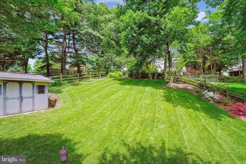 Exterior - 924 Pointer Ridge Dr, Gaithersburg, MD 20878 photo 6 of 21