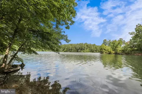 View/Area - 924 Pointer Ridge Dr, Gaithersburg, MD 20878 photo 1 of 4