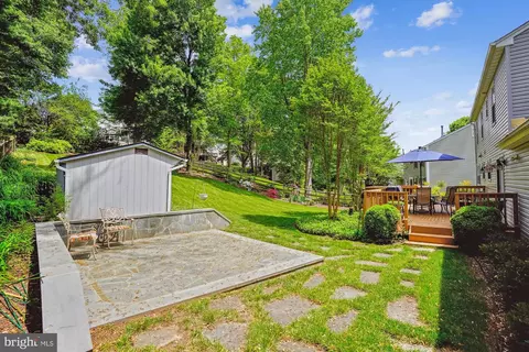 Exterior - 924 Pointer Ridge Dr, Gaithersburg, MD 20878 photo 10 of 21