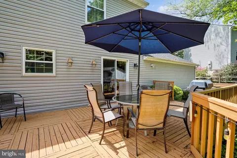 Exterior - 924 Pointer Ridge Dr, Gaithersburg, MD 20878 photo 8 of 21