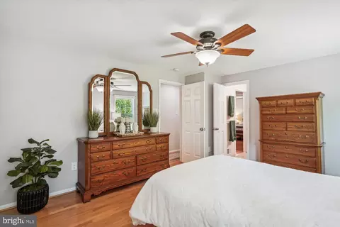 Bedroom - 924 Pointer Ridge Dr, Gaithersburg, MD 20878 photo 7 of 11