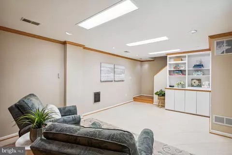 Living - 924 Pointer Ridge Dr, Gaithersburg, MD 20878 photo 5 of 5