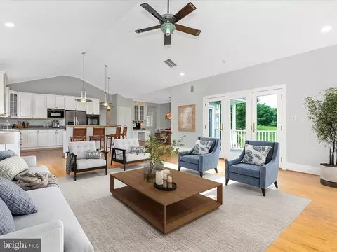 Living - 17400 Ryefield Ct, Dickerson, MD 20842 photo 3 of 7