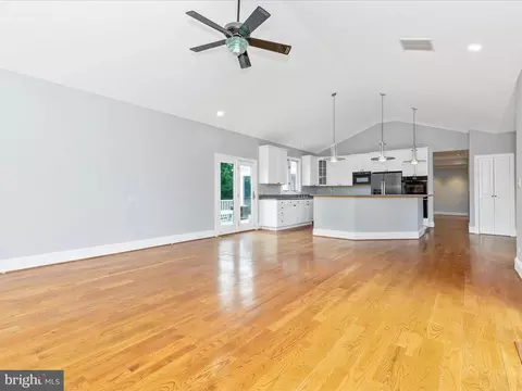 Living - 17400 Ryefield Ct, Dickerson, MD 20842 photo 5 of 7