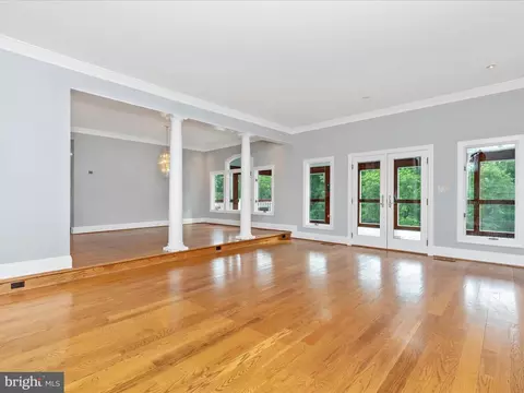 Living - 17400 Ryefield Ct, Dickerson, MD 20842 photo 2 of 7