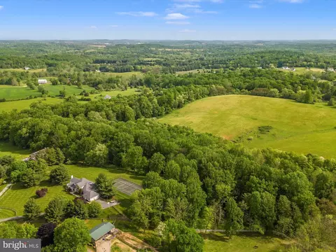 View/Area - 17400 Ryefield Ct, Dickerson, MD 20842 photo 6 of 6