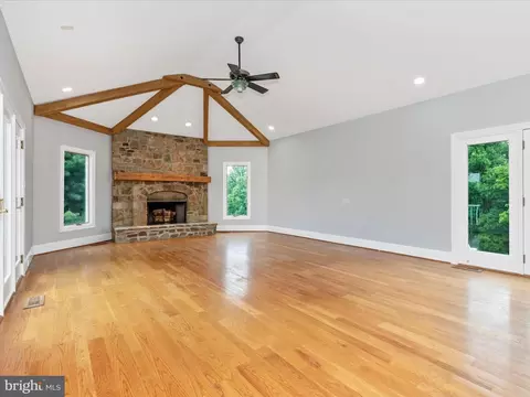 Living - 17400 Ryefield Ct, Dickerson, MD 20842 photo 6 of 7
