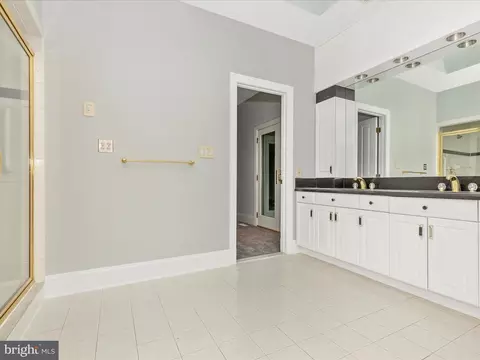 Bath - 17400 Ryefield Ct, Dickerson, MD 20842 photo 2 of 5