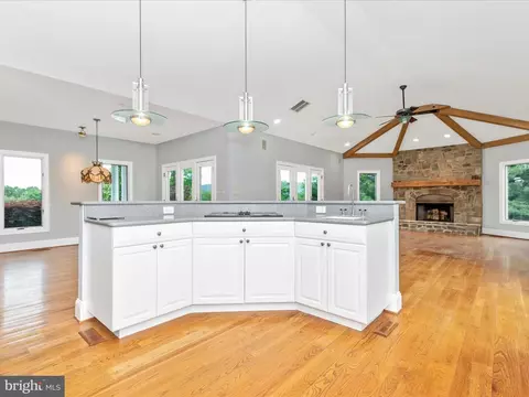 Kitchen - 17400 Ryefield Ct, Dickerson, MD 20842 photo 5 of 5