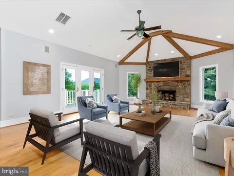Living - 17400 Ryefield Ct, Dickerson, MD 20842 photo 4 of 7