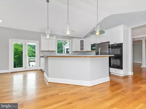 Kitchen - 17400 Ryefield Ct, Dickerson, MD 20842 photo 2 of 5