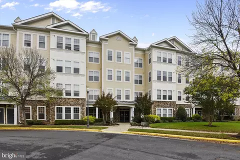 311 High Gables Dr #306, Gaithersburg, MD 20878