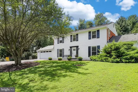 13220 Wye Oak Dr, Gaithersburg, MD 20878