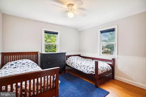 Bedroom - 12 E Granville Dr, Silver Spring, MD 20901 photo 4 of 9