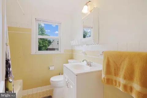 Bath - 12 E Granville Dr, Silver Spring, MD 20901 photo 2 of 2