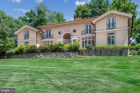 13308 Drews Ln, Potomac, MD 20854