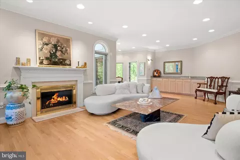 Living - 2108 Sahalea Ter, Silver Spring, MD 20905 photo 2 of 6