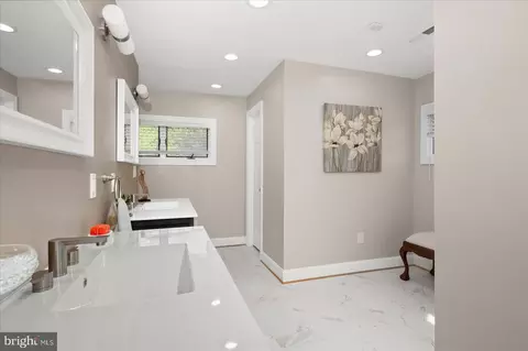 Bath - 2108 Sahalea Ter, Silver Spring, MD 20905 photo 5 of 12