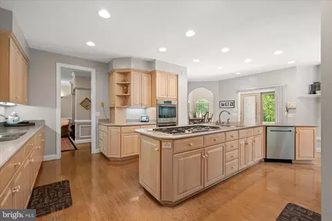 Kitchen - 2108 Sahalea Ter, Silver Spring, MD 20905 photo 4 of 6