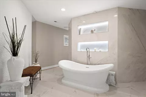 Bath - 2108 Sahalea Ter, Silver Spring, MD 20905 photo 4 of 12