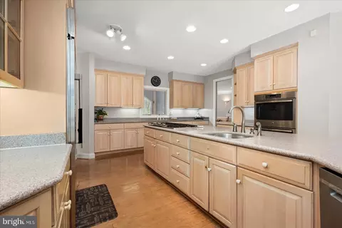 Kitchen - 2108 Sahalea Ter, Silver Spring, MD 20905 photo 2 of 6