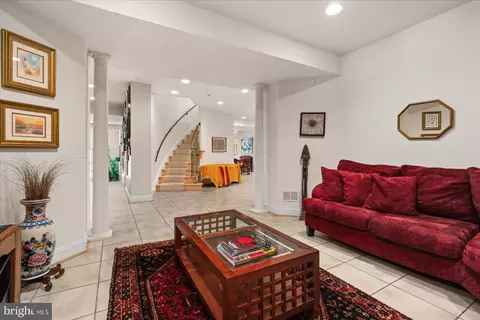 Living - 2108 Sahalea Ter, Silver Spring, MD 20905 photo 4 of 6