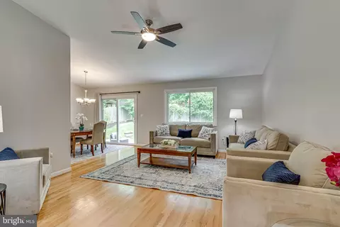 Living - 8317 Tuckerman Ln, Potomac, MD 20854 photo 2 of 5
