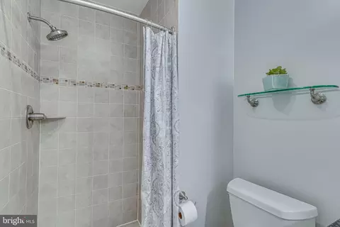 Bath - 8317 Tuckerman Ln, Potomac, MD 20854 photo 4 of 4