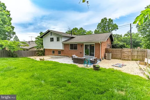 Exterior - 8317 Tuckerman Ln, Potomac, MD 20854 photo 4 of 7