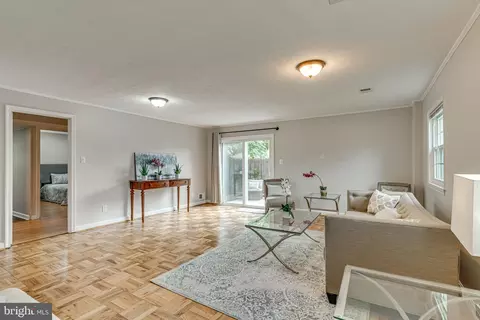 Living - 8317 Tuckerman Ln, Potomac, MD 20854 photo 4 of 5