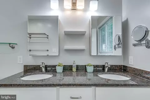 Bath - 8317 Tuckerman Ln, Potomac, MD 20854 photo 3 of 4