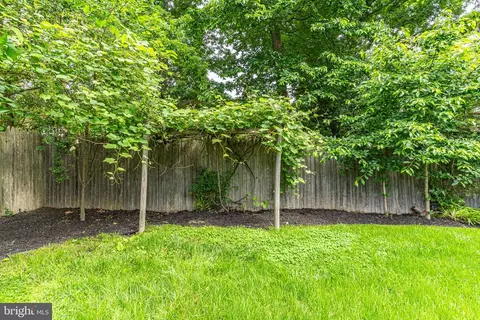 Exterior - 8317 Tuckerman Ln, Potomac, MD 20854 photo 7 of 7