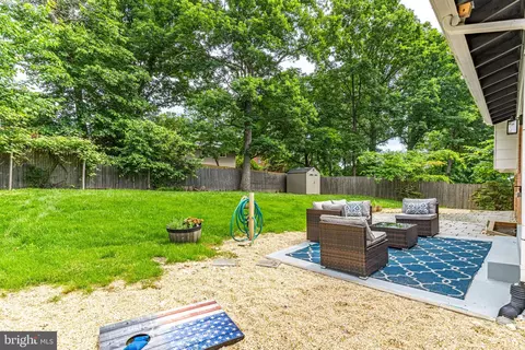 Exterior - 8317 Tuckerman Ln, Potomac, MD 20854 photo 2 of 7