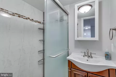 Bath - 8317 Tuckerman Ln, Potomac, MD 20854 photo 1 of 4