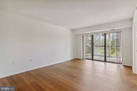 15101 Interlachen Dr #1-407, Silver Spring, MD 20906 photo 4