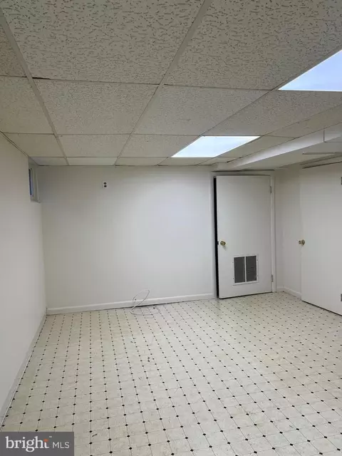 11911 Centerhill St, Silver Spring, MD 20902 photo 17