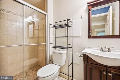 Bath - 15103 Hunter Mountain Ln, Silver Spring, MD 20906 photo 1 of 4