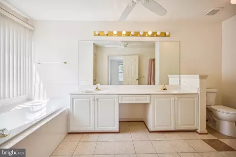 Bath - 15103 Hunter Mountain Ln, Silver Spring, MD 20906 photo 4 of 4