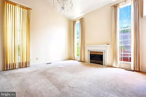 Living - 15103 Hunter Mountain Ln, Silver Spring, MD 20906 photo 3 of 9