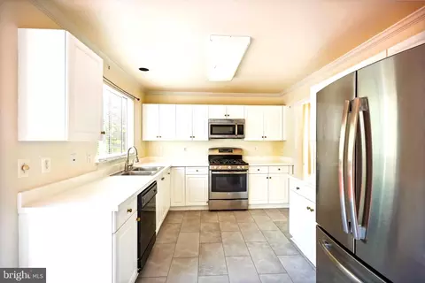 Kitchen - 15103 Hunter Mountain Ln, Silver Spring, MD 20906 photo 2 of 3