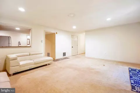 Living - 15103 Hunter Mountain Ln, Silver Spring, MD 20906 photo 9 of 9