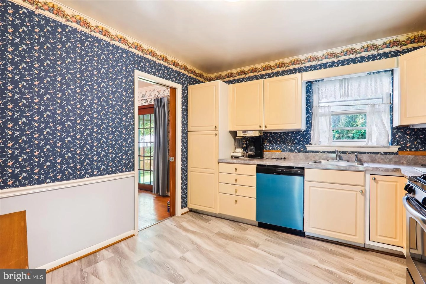 Kitchen - 812 Venice Dr, Silver Spring, MD 20904 photo 3 of 3