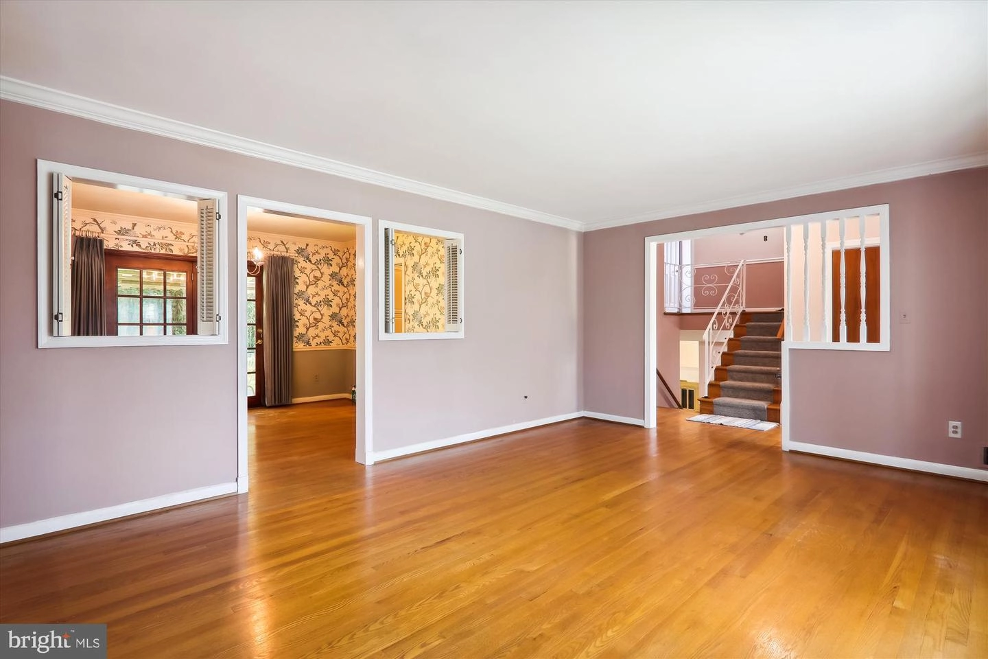 Living - 812 Venice Dr, Silver Spring, MD 20904 photo 2 of 4