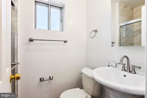 Bath - 812 Venice Dr, Silver Spring, MD 20904 photo 2 of 3