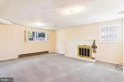 Living - 812 Venice Dr, Silver Spring, MD 20904 photo 3 of 4
