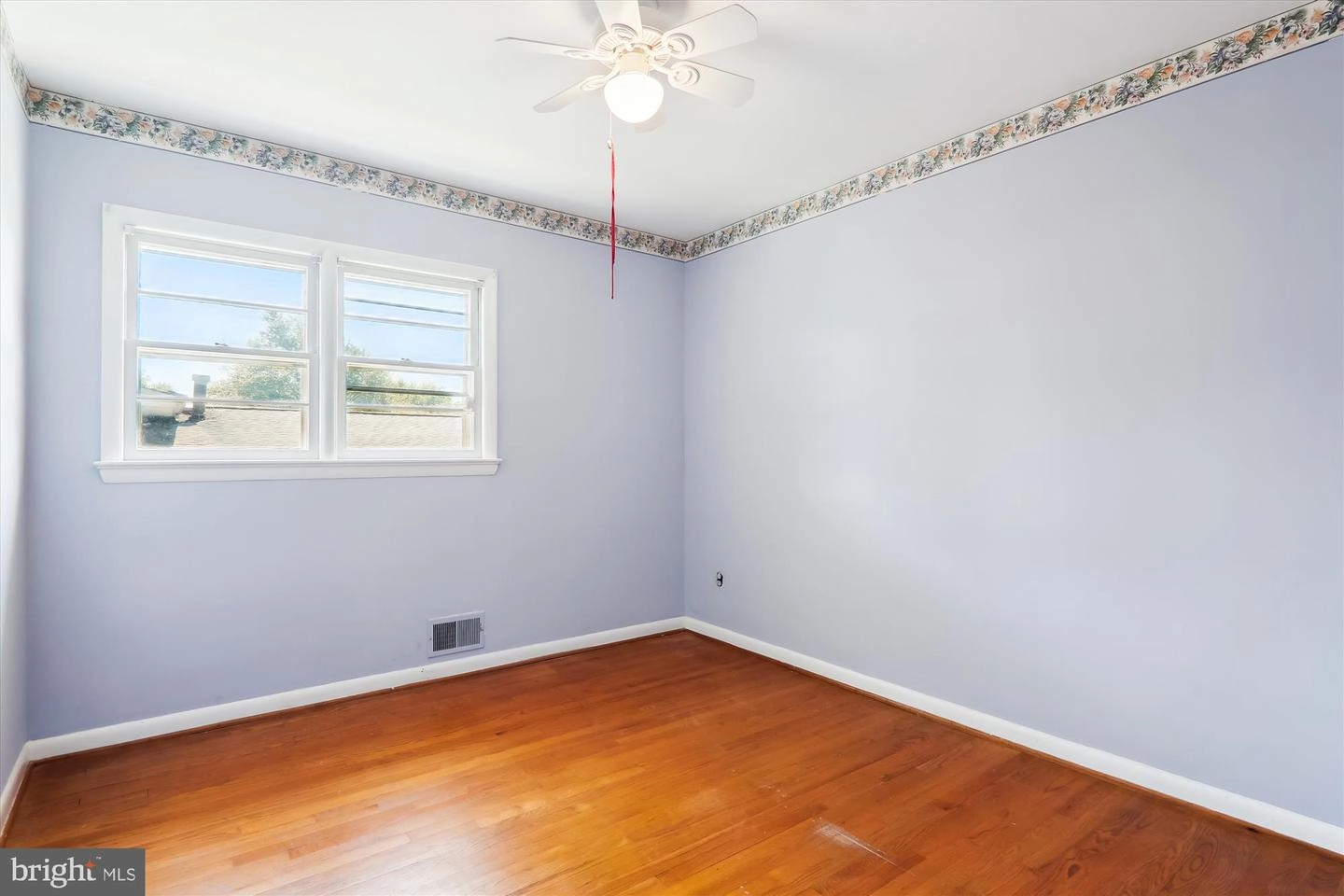 Bedroom - 812 Venice Dr, Silver Spring, MD 20904 photo 1 of 8