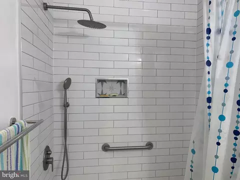 Bath - 16 Wilcox Ct, Silver Spring, MD 20906 photo 6 of 10