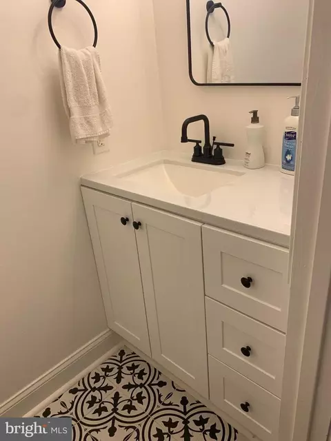Bath - 16 Wilcox Ct, Silver Spring, MD 20906 photo 2 of 10