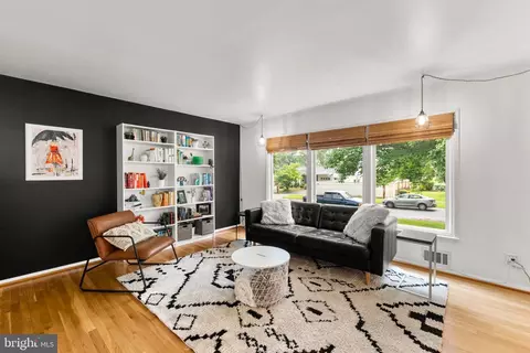 4703 Bartram St, Rockville, MD 20853
